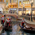 Las Vegas shopping discount coupon and free gifts from Las Vegas' best shopping malls and stores